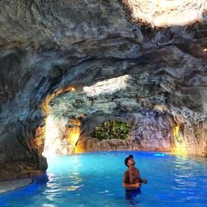 Meet your Posher, Adrian